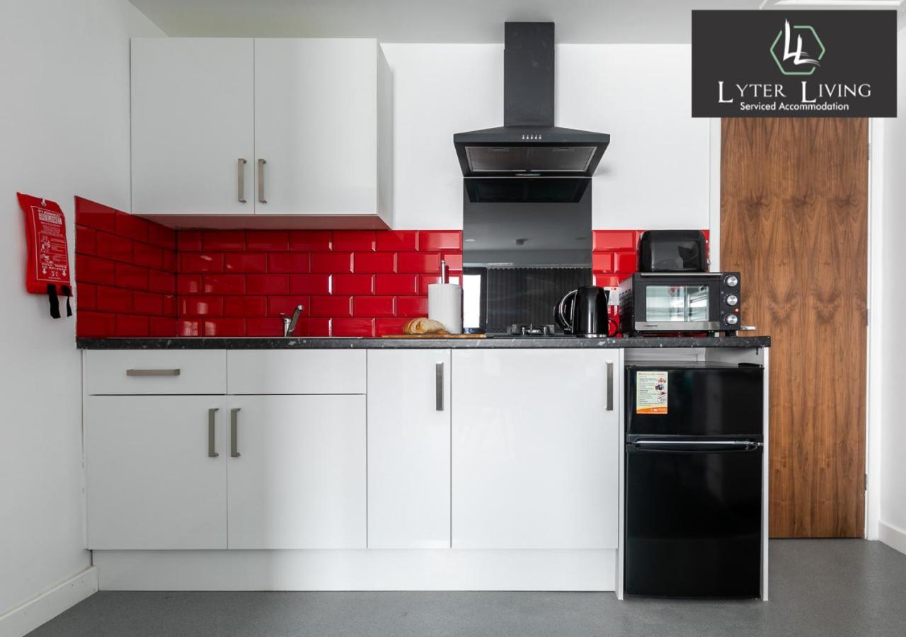 לייסטר Studio Apartments By Lyter Living Desks & Wifi - Monthly Stays Available מראה חיצוני תמונה