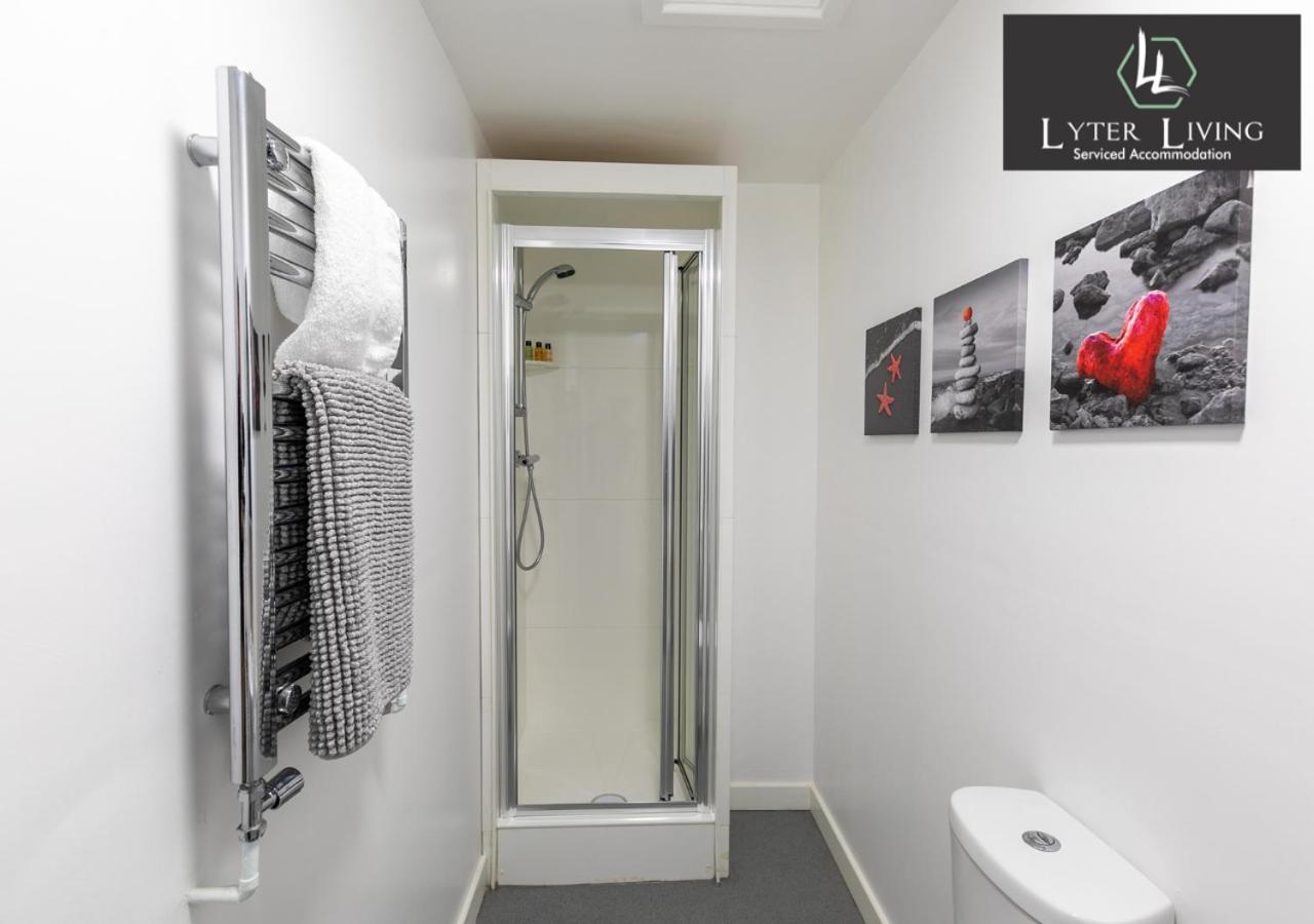 לייסטר Studio Apartments By Lyter Living Desks & Wifi - Monthly Stays Available מראה חיצוני תמונה