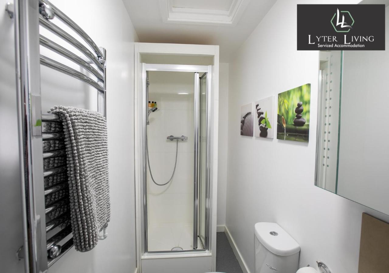 לייסטר Studio Apartments By Lyter Living Desks & Wifi - Monthly Stays Available מראה חיצוני תמונה