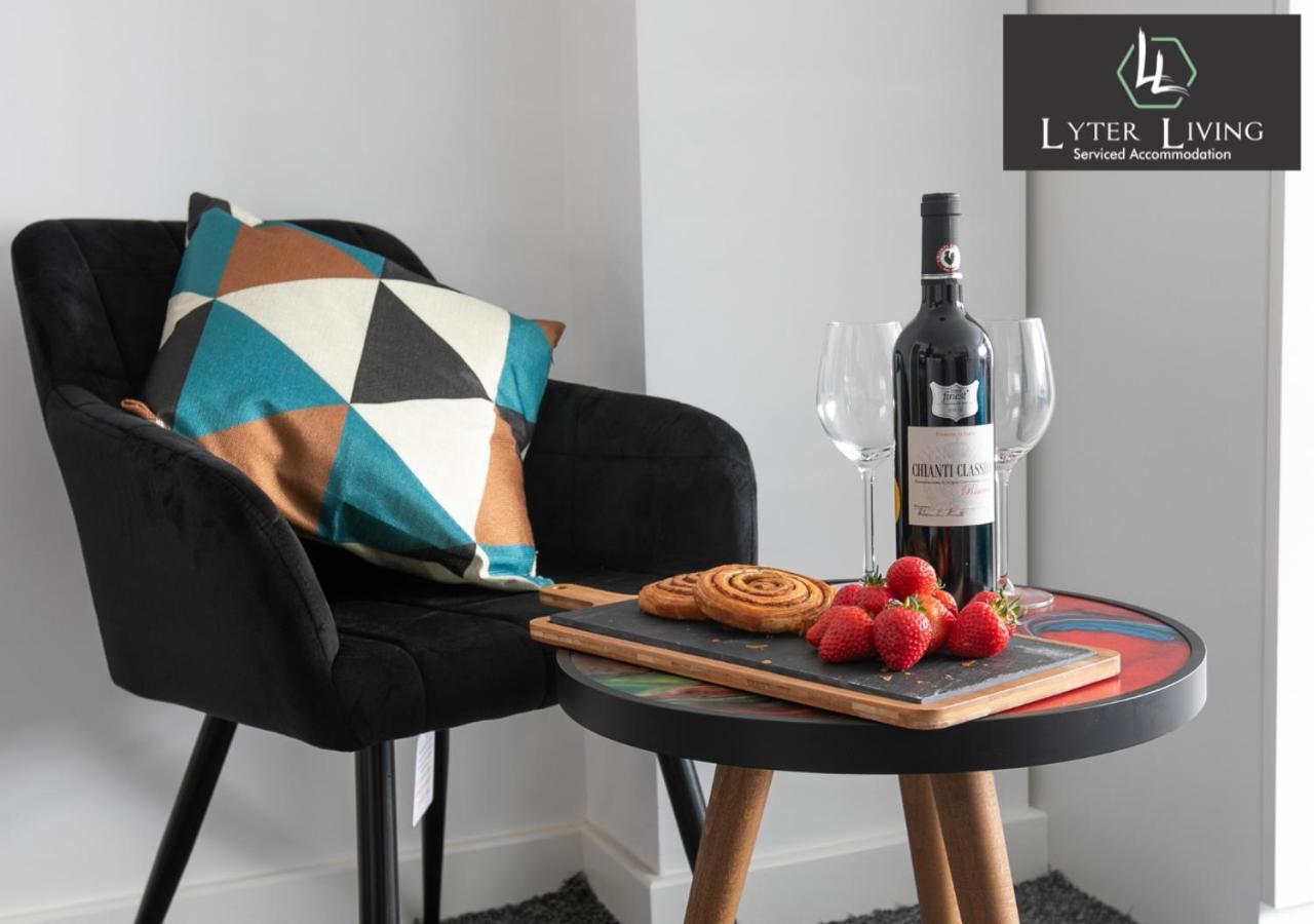 לייסטר Studio Apartments By Lyter Living Desks & Wifi - Monthly Stays Available מראה חיצוני תמונה