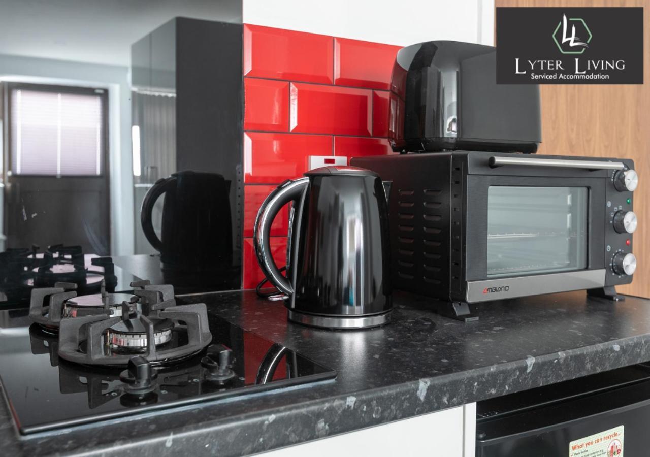 לייסטר Studio Apartments By Lyter Living Desks & Wifi - Monthly Stays Available מראה חיצוני תמונה