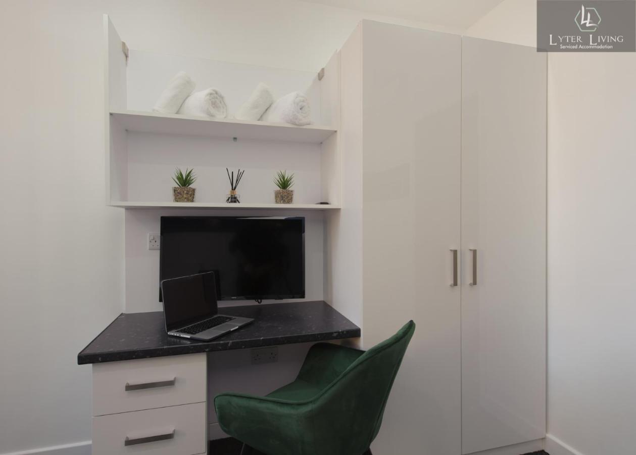 לייסטר Studio Apartments By Lyter Living Desks & Wifi - Monthly Stays Available מראה חיצוני תמונה