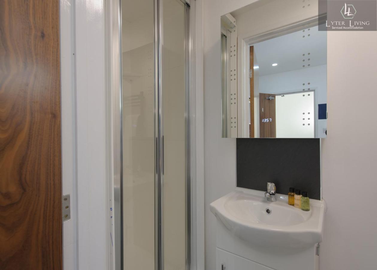 לייסטר Studio Apartments By Lyter Living Desks & Wifi - Monthly Stays Available מראה חיצוני תמונה